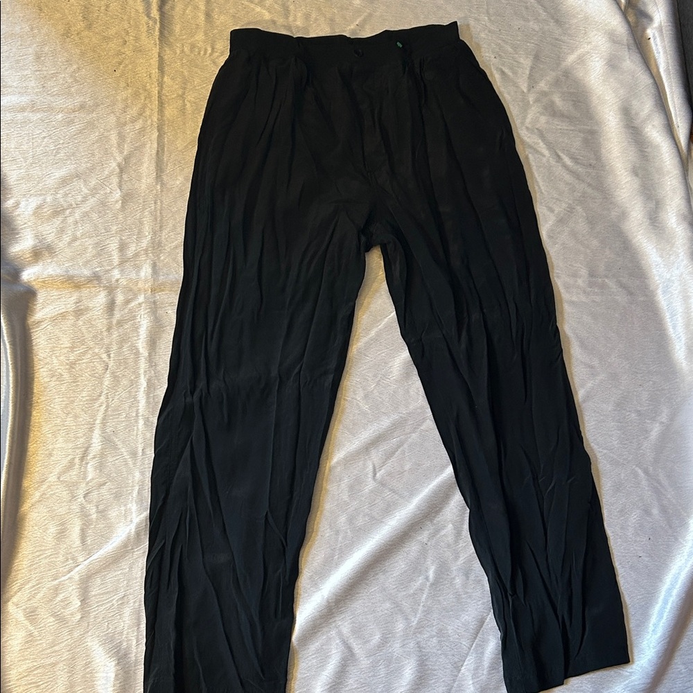Silk 100 % black pant size 32made in Hong Kong